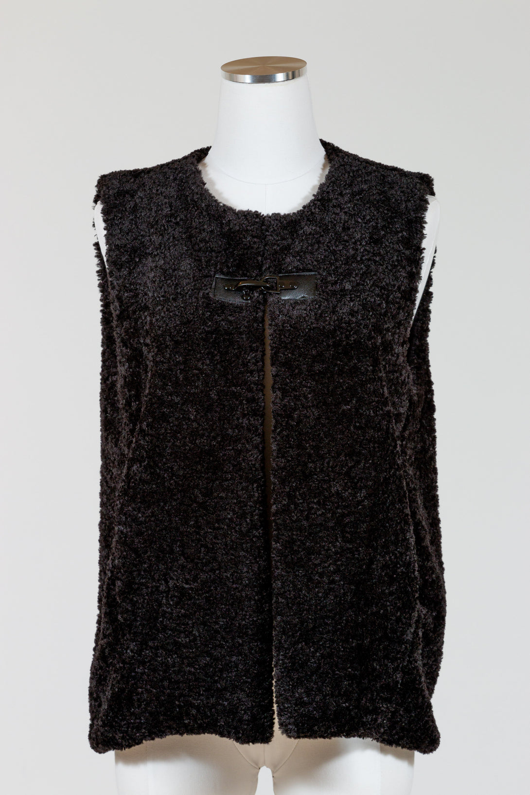 Capotae-Teisha-Vest-FauxFur-Black