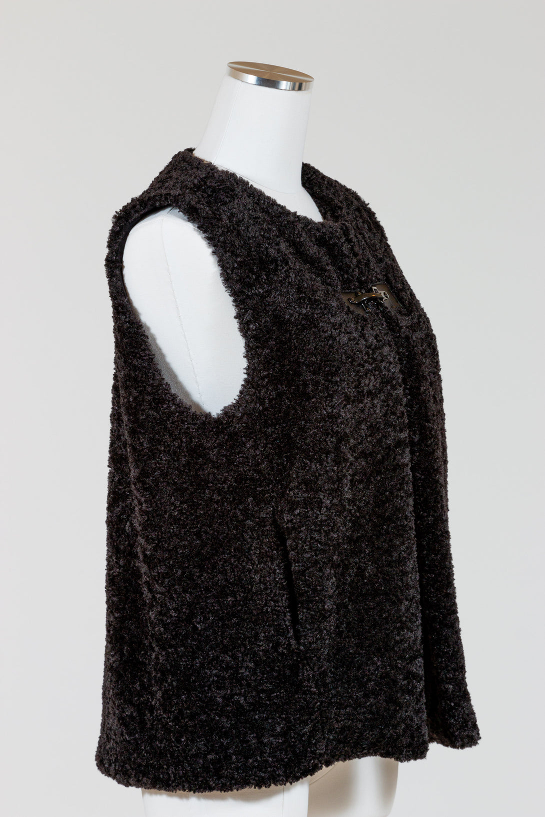 Capotae-Teisha-Vest-FauxFur-Black