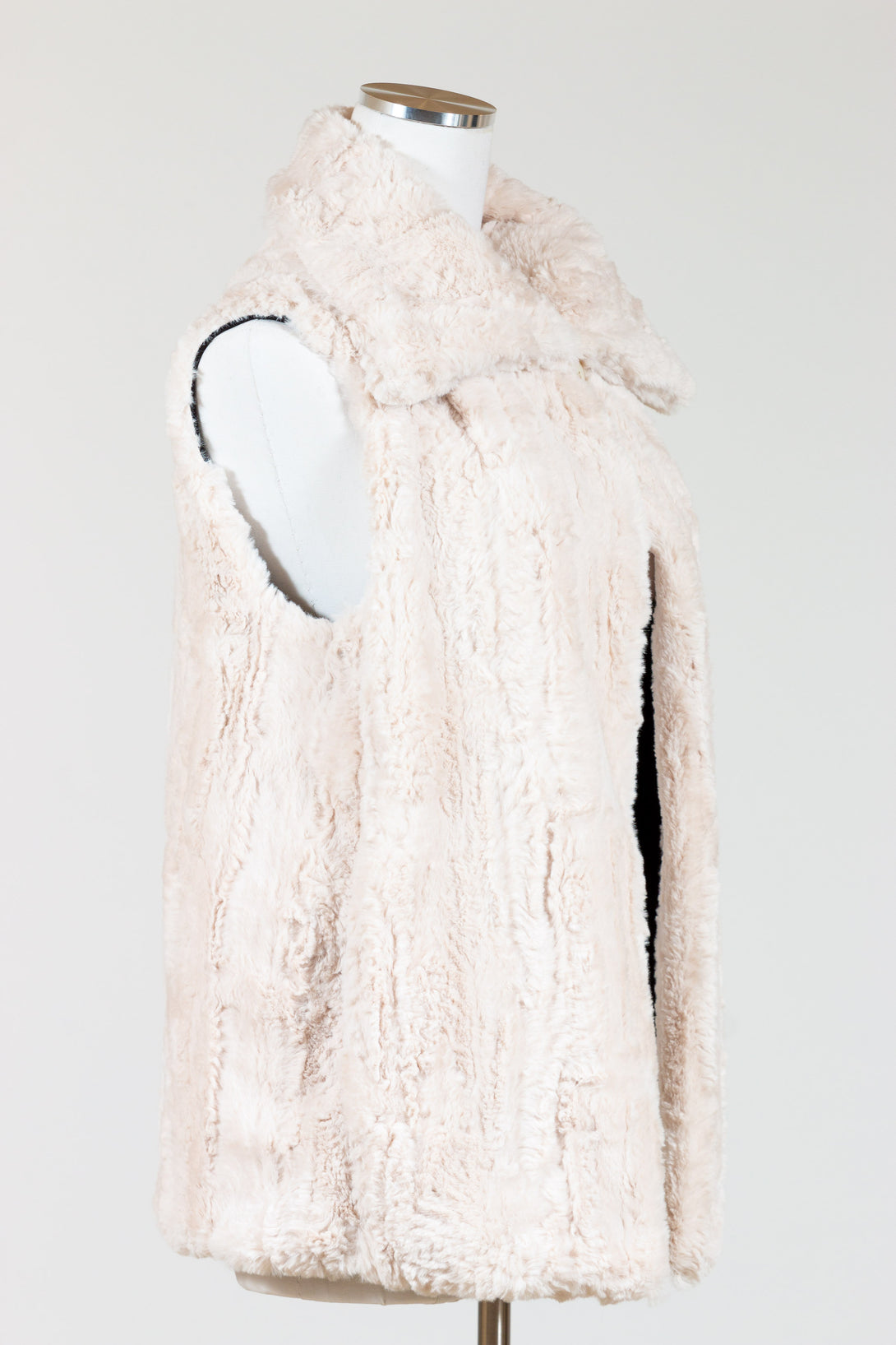 Capote-Talia-Vest-FauxFur-Sand-Shag-OffWhite