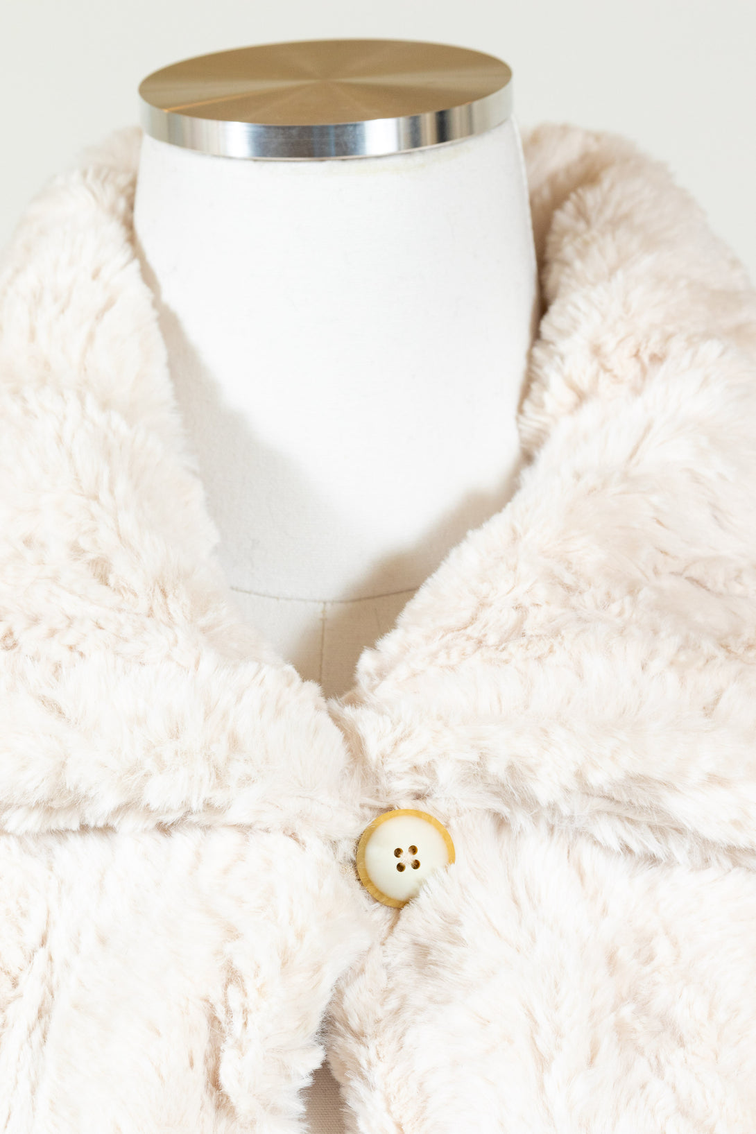 Capote-Talia-Vest-FauxFur-Sand-Shag-OffWhite