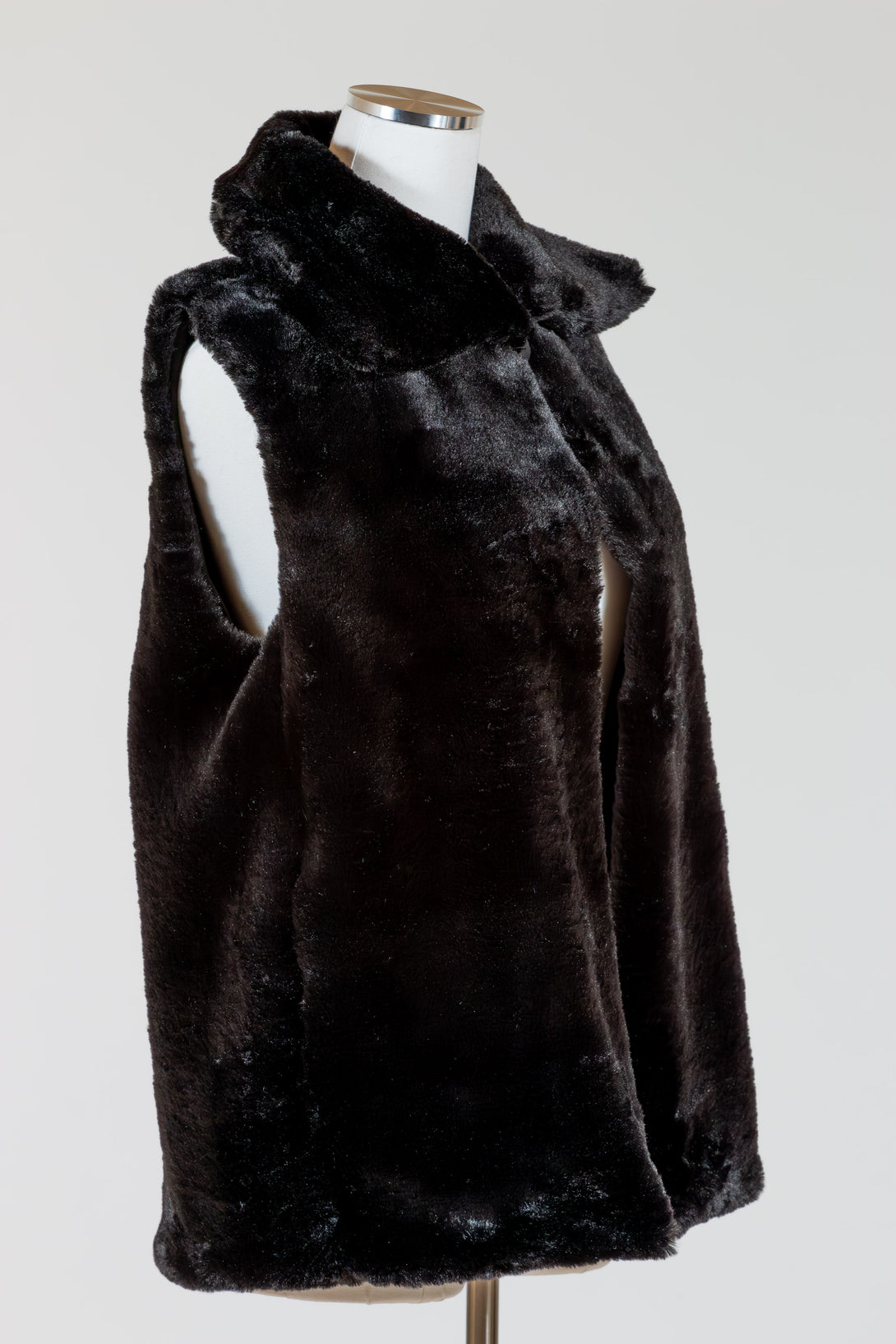 Capote-Talia-Vest-FauxFur-Black