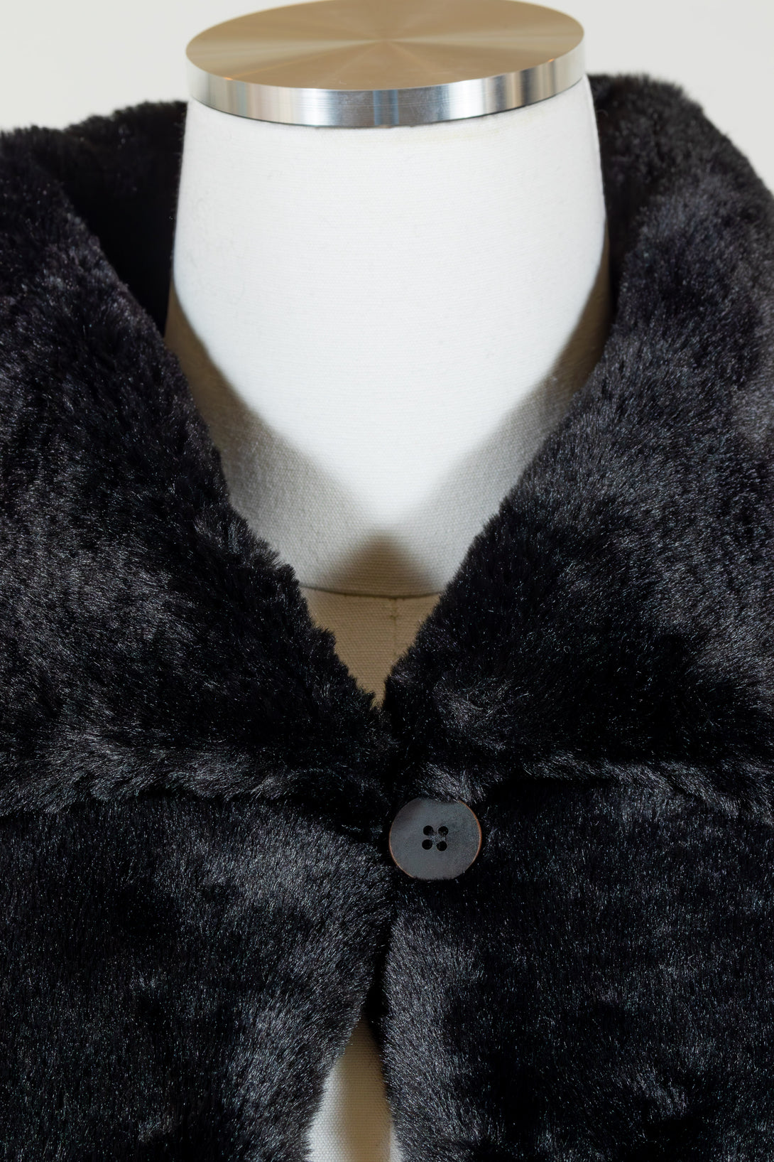 Capote-Talia-Vest-FauxFur-Black