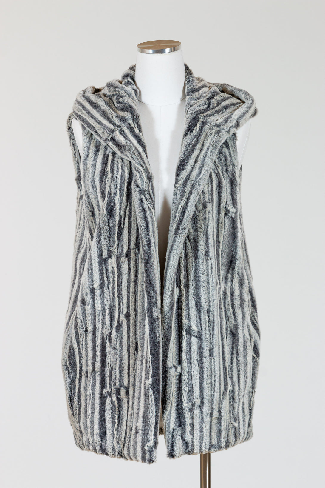 Capote-Lola-Hooded-Vest-FauxFur-SilverWave-Stripe