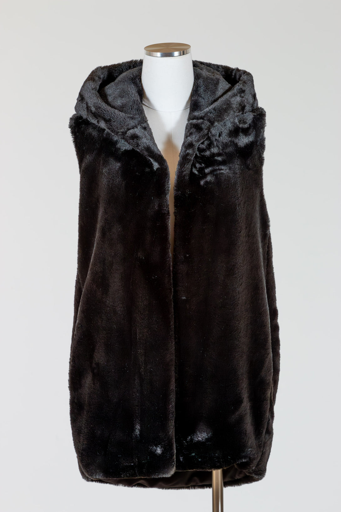 Capote-Lola-Hooded-Vest-FauxFur-Black