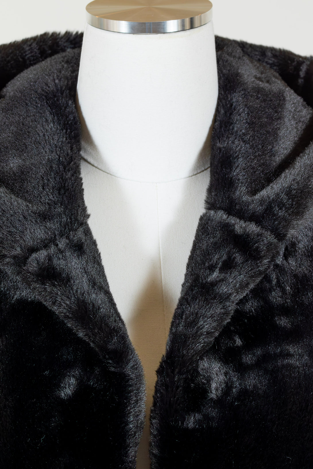 Capote-Lola-Hooded-Vest-FauxFur-Black