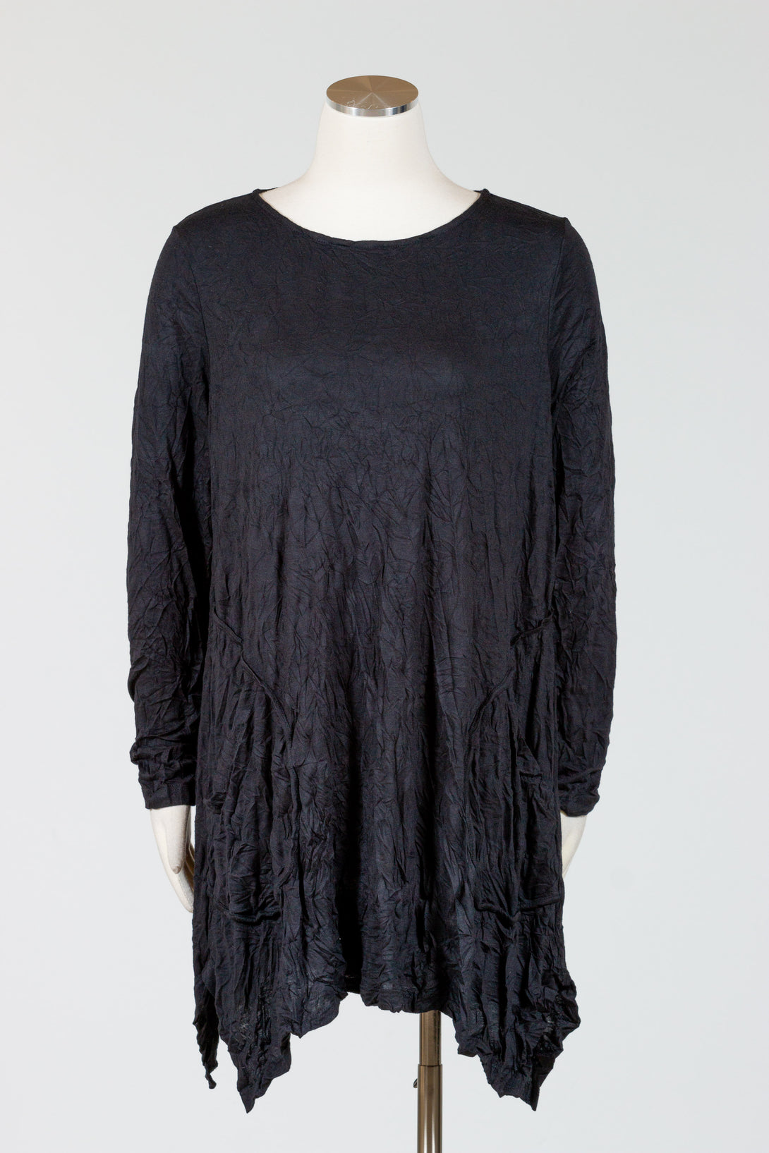 Chalet-Clothing-Delaney-Tunic-Crinkle-Black-LongSleeve