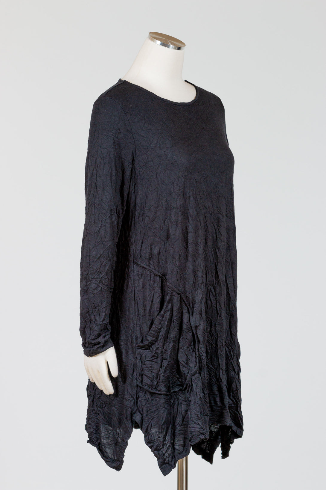 Chalet-Clothing-Delaney-Tunic-Crinkle-Black-LongSleeve