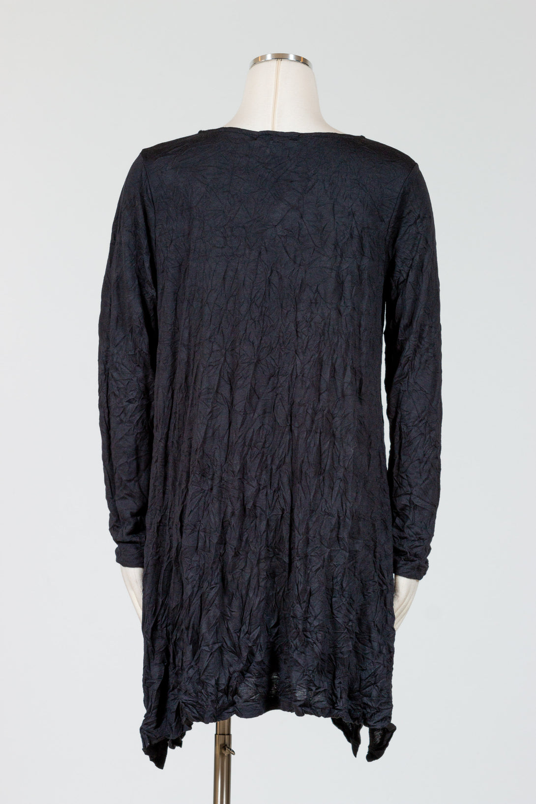 Chalet-Clothing-Delaney-Tunic-Crinkle-Black-LongSleeve