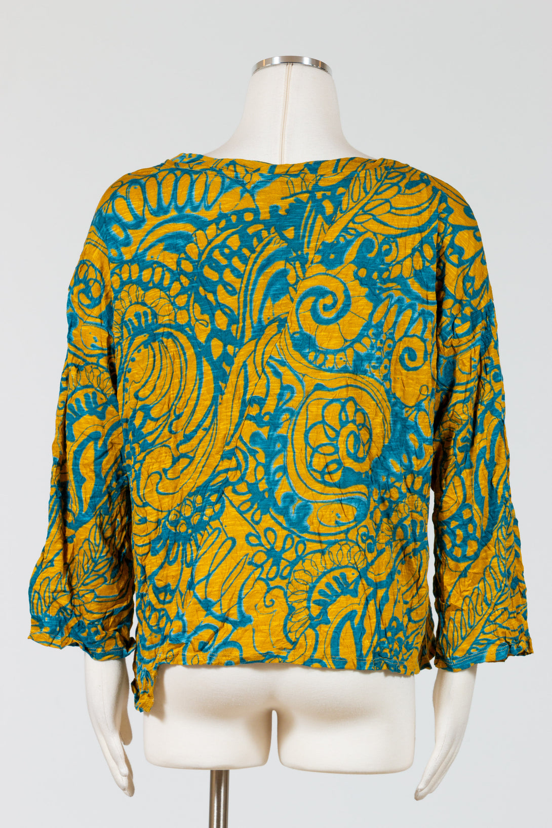 LIV-Habitat-JetSet-Pullover-Gold