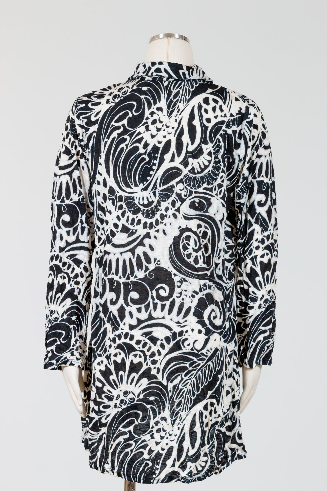 Liv-Habitat-Clothing-JetSet-SnapFront-Tunic-Black-Pattern