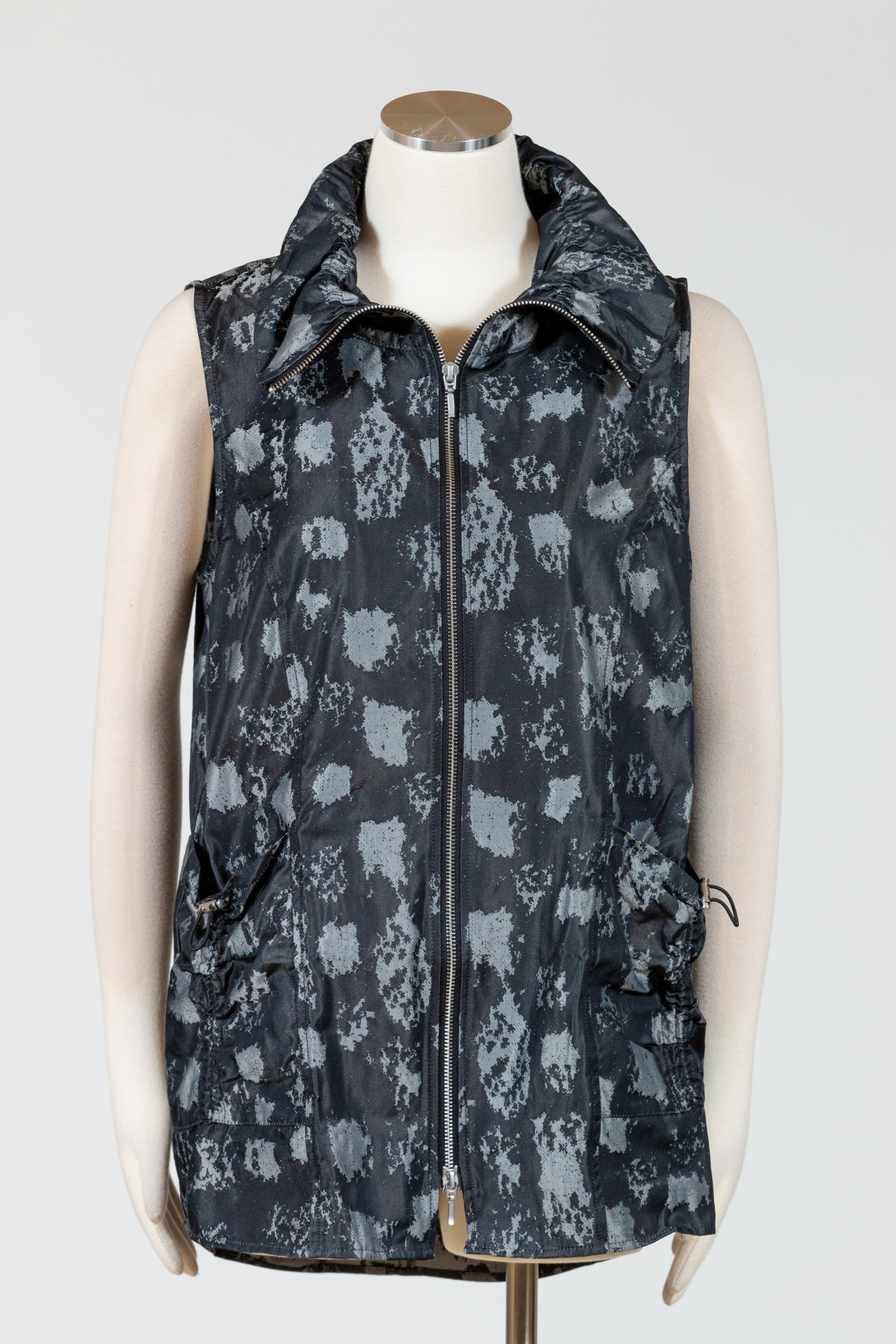 Liv-Habitat-Clothing-PerfectSculpt-CinchToggle-Vest-Polyester-Black-Pattern