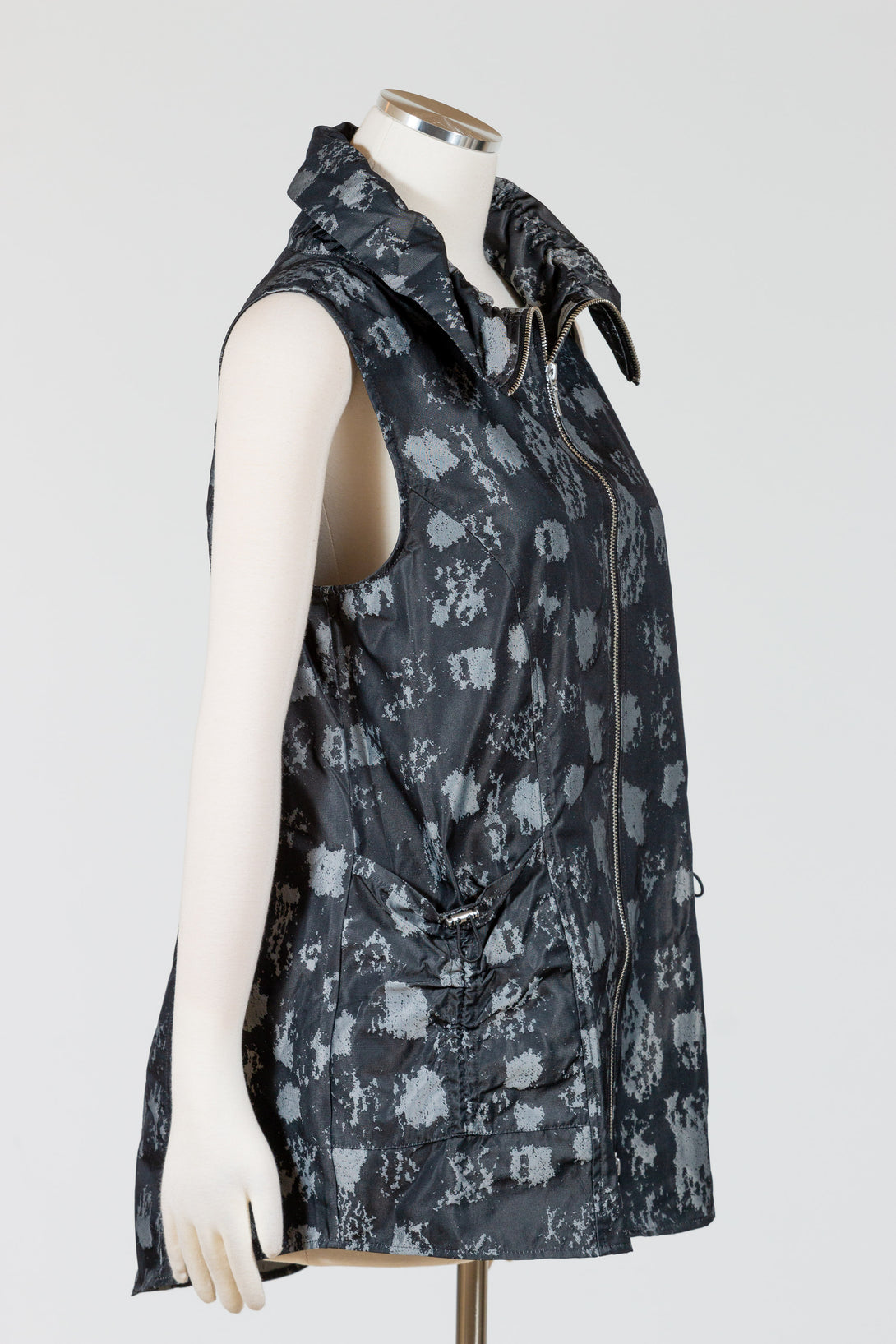 Liv-Habitat-Clothing-PerfectSculpt-CinchToggle-Vest-Polyester-Black-Pattern