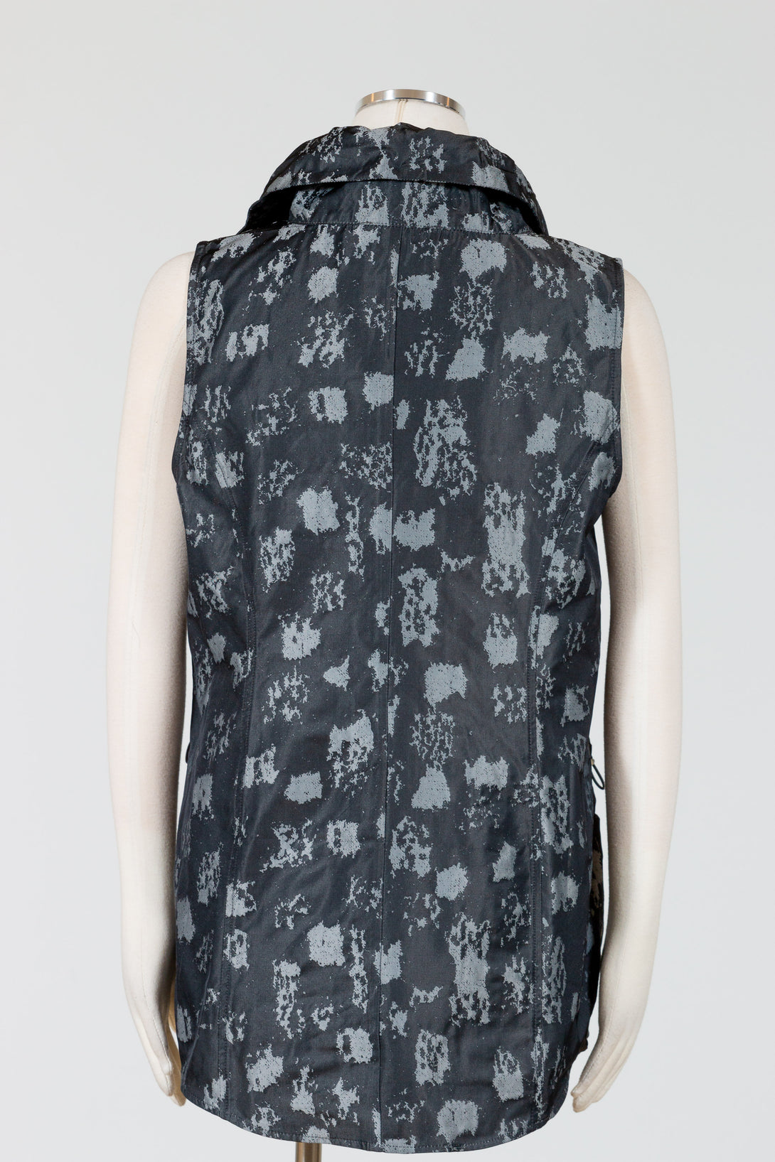 Liv-Habitat-Clothing-PerfectSculpt-CinchToggle-Vest-Polyester-Black-Pattern