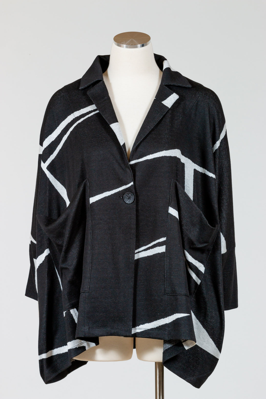 OzaiNKū-Clothing-Silvert-Jacket-Cardigan-Black-White