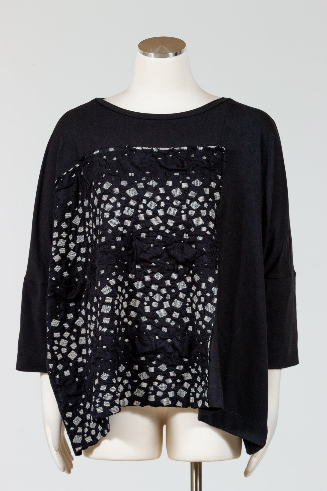 OzaiNKū-Clothing-Top-Genesis-Tee-Black-Pattern