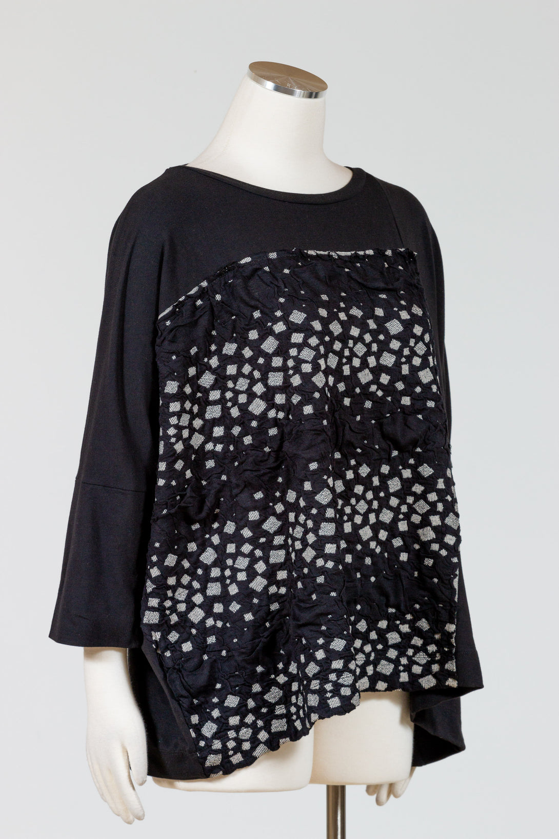 OzaiNKū-Clothing-Top-Genesis-Tee-Black-Pattern