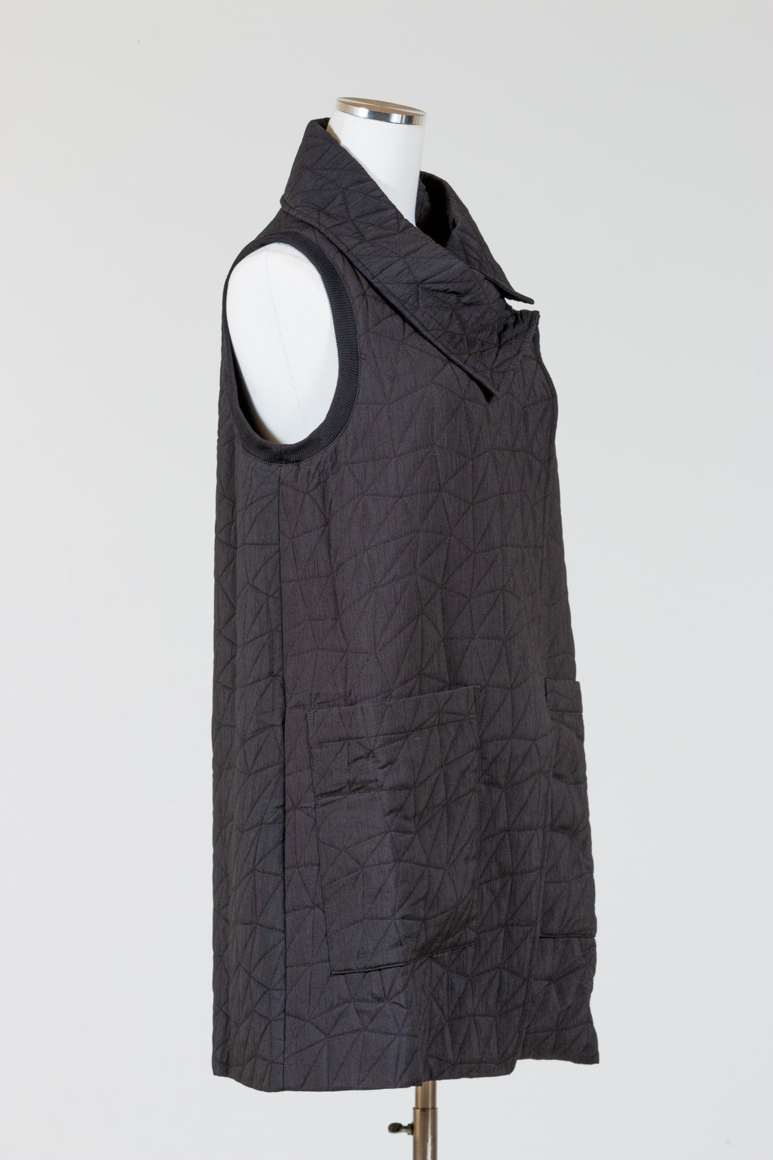 LIV-Habitat-Womens-Clothing-Kaleidoscope-Quilted-Pocket-Vest-Black