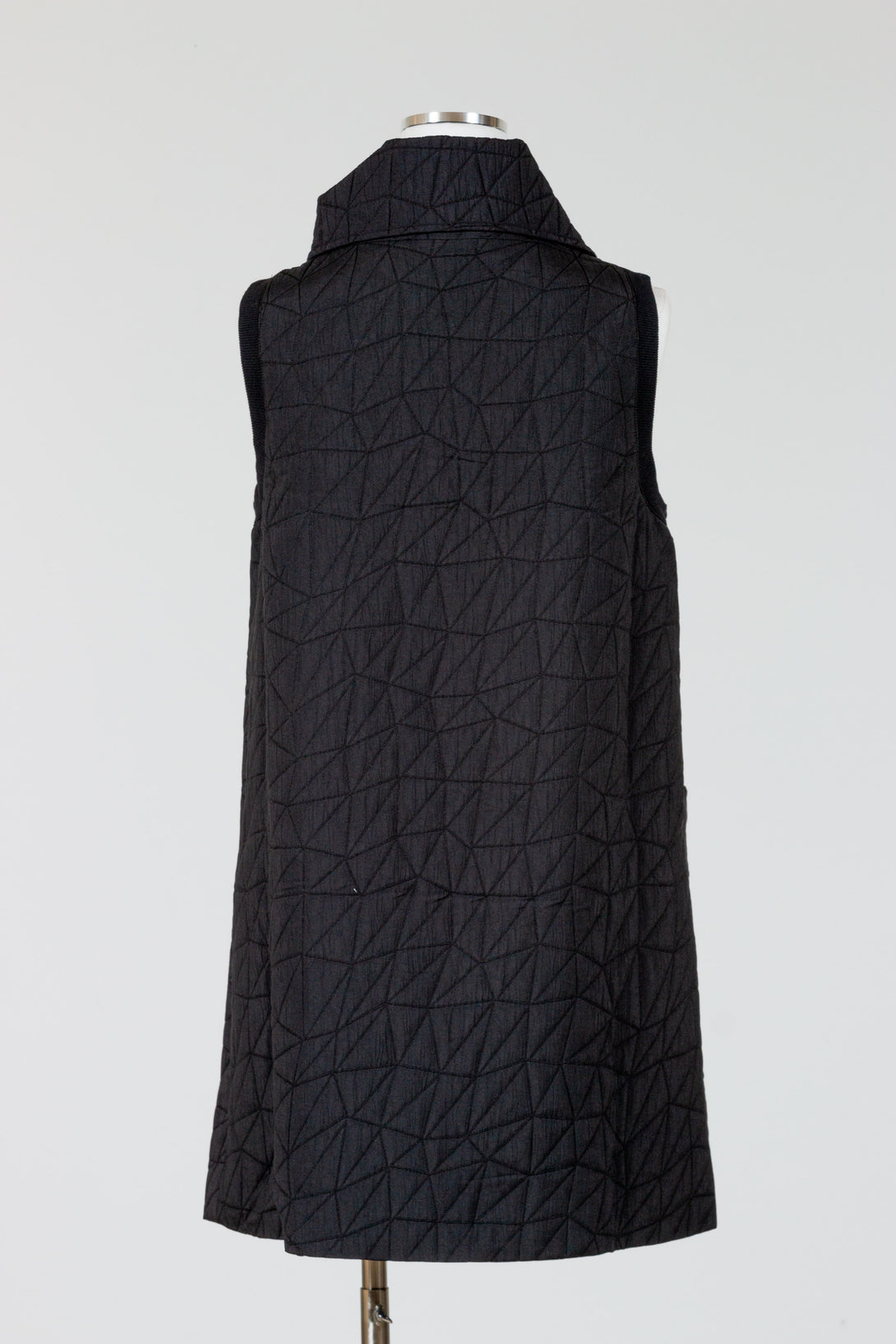 LIV-Habitat-Womens-Clothing-Kaleidoscope-Quilted-Pocket-Vest-Black