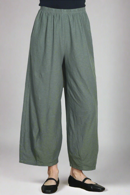 Cropped Pant with Darts