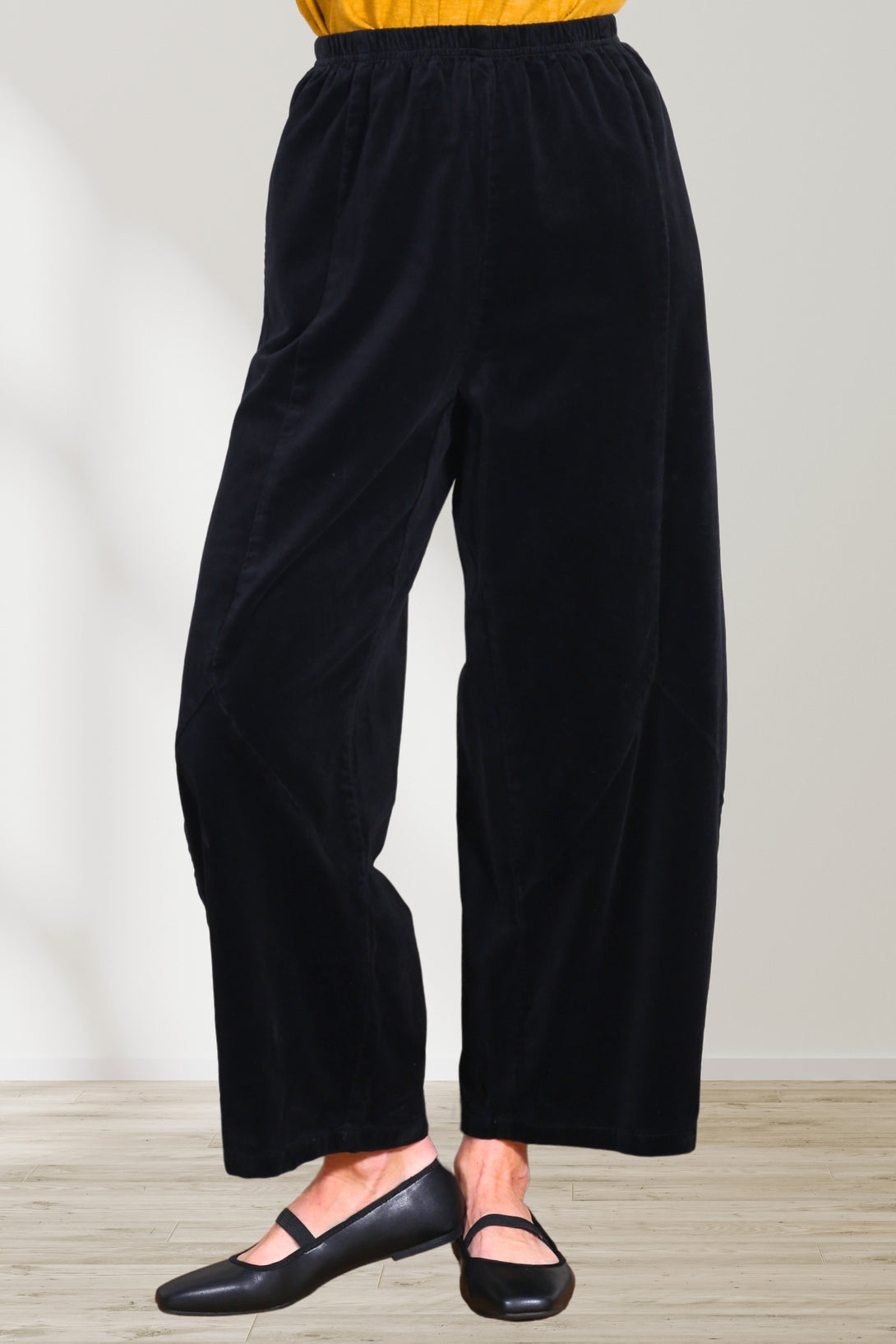 CutLoose-Womens-Clothing-Barrel-Cropped-Casual-Pant-Velvet-Black