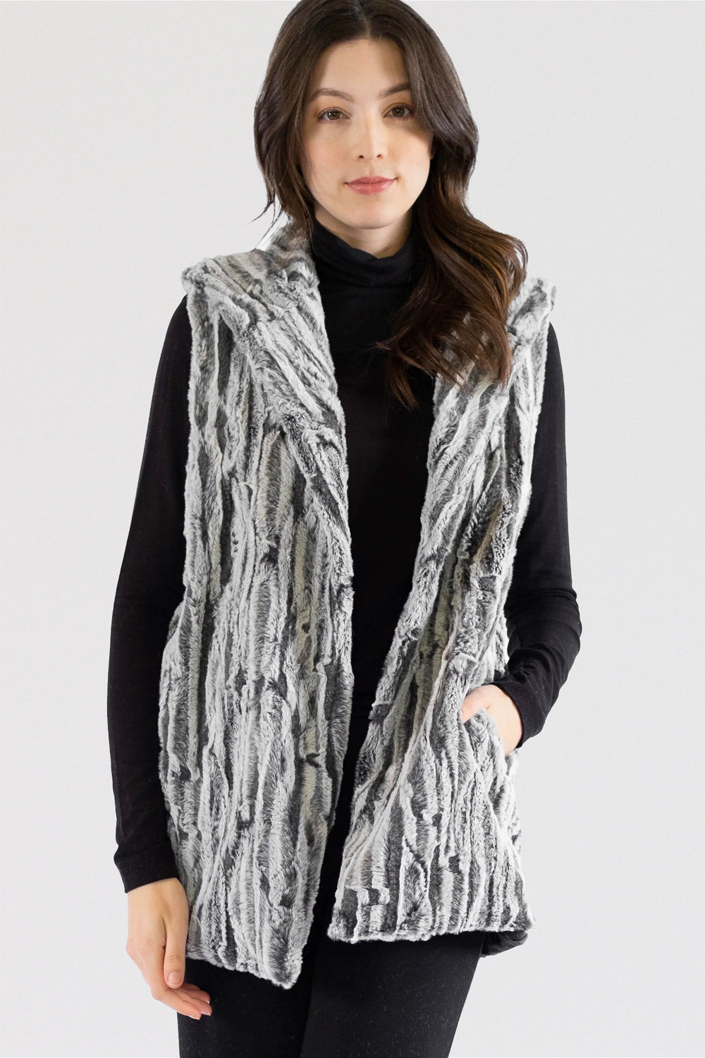 Capote-Lola-Hooded-Vest-FauxFur-SilverWave-Stripe