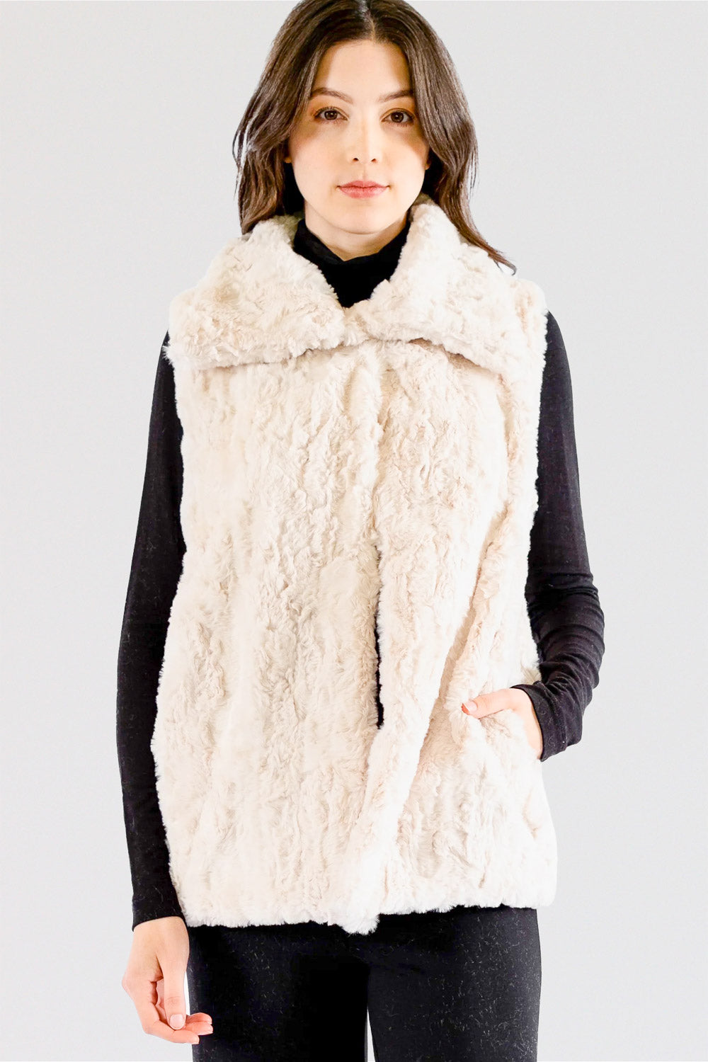 Capote-Talia-Vest-FauxFur-Sand-Shag-OffWhite