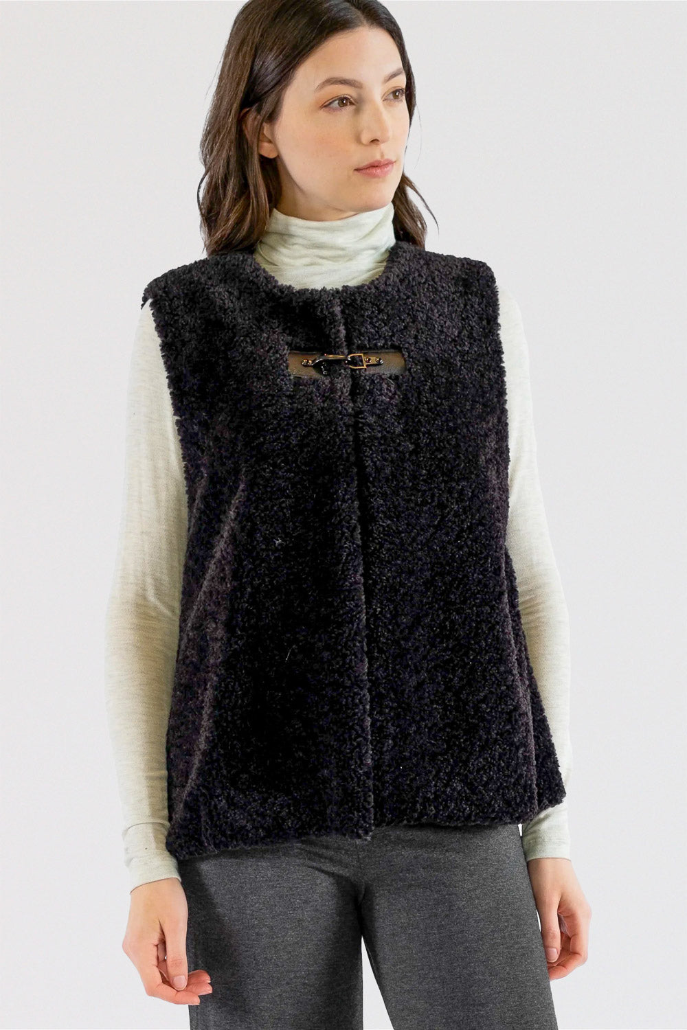 Capotae-Teisha-Vest-FauxFur-Black